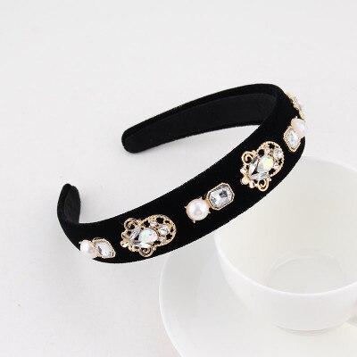 Velvet headband with pearls